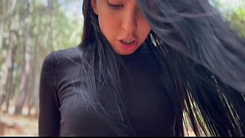 Karol smith sexy latina mexicana, seduce a un extrañ_o para que la ayuden en el bosque y se corre dentro