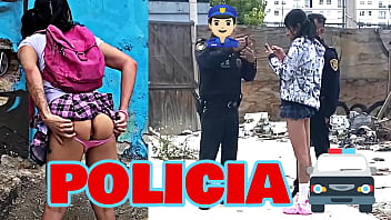 Me encontraba grabando videos para mis plataformas y de pronto llega la POLICIA, literal me detuvieron CON LOS CALZONÉ_S ABAJO! Muestra los ví_deos!