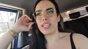 Mamadinha de dia no carro